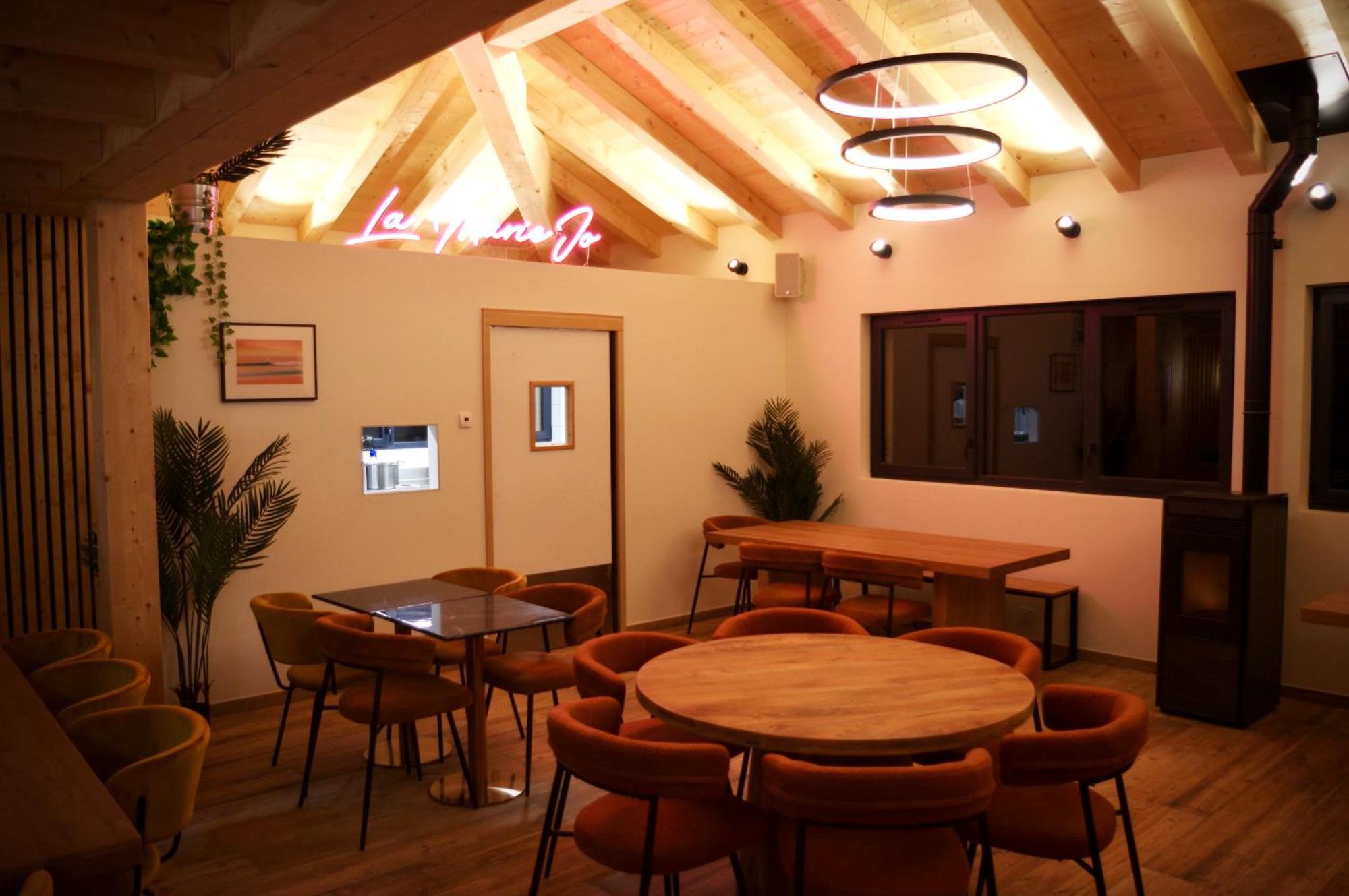 1861 Chatel Hostel Exteriér fotografie