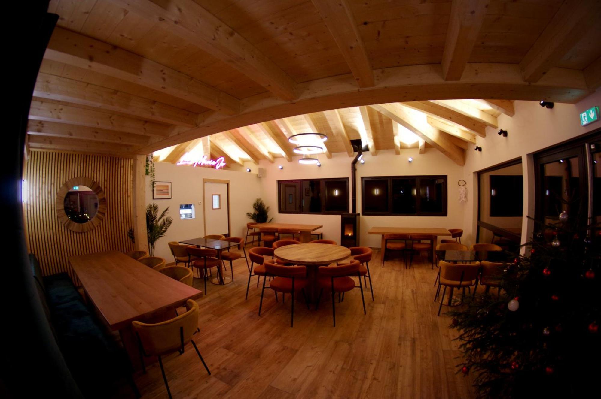 1861 Chatel Hostel Exteriér fotografie