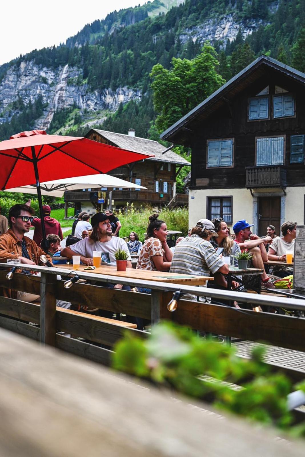 1861 Chatel Hostel Exteriér fotografie