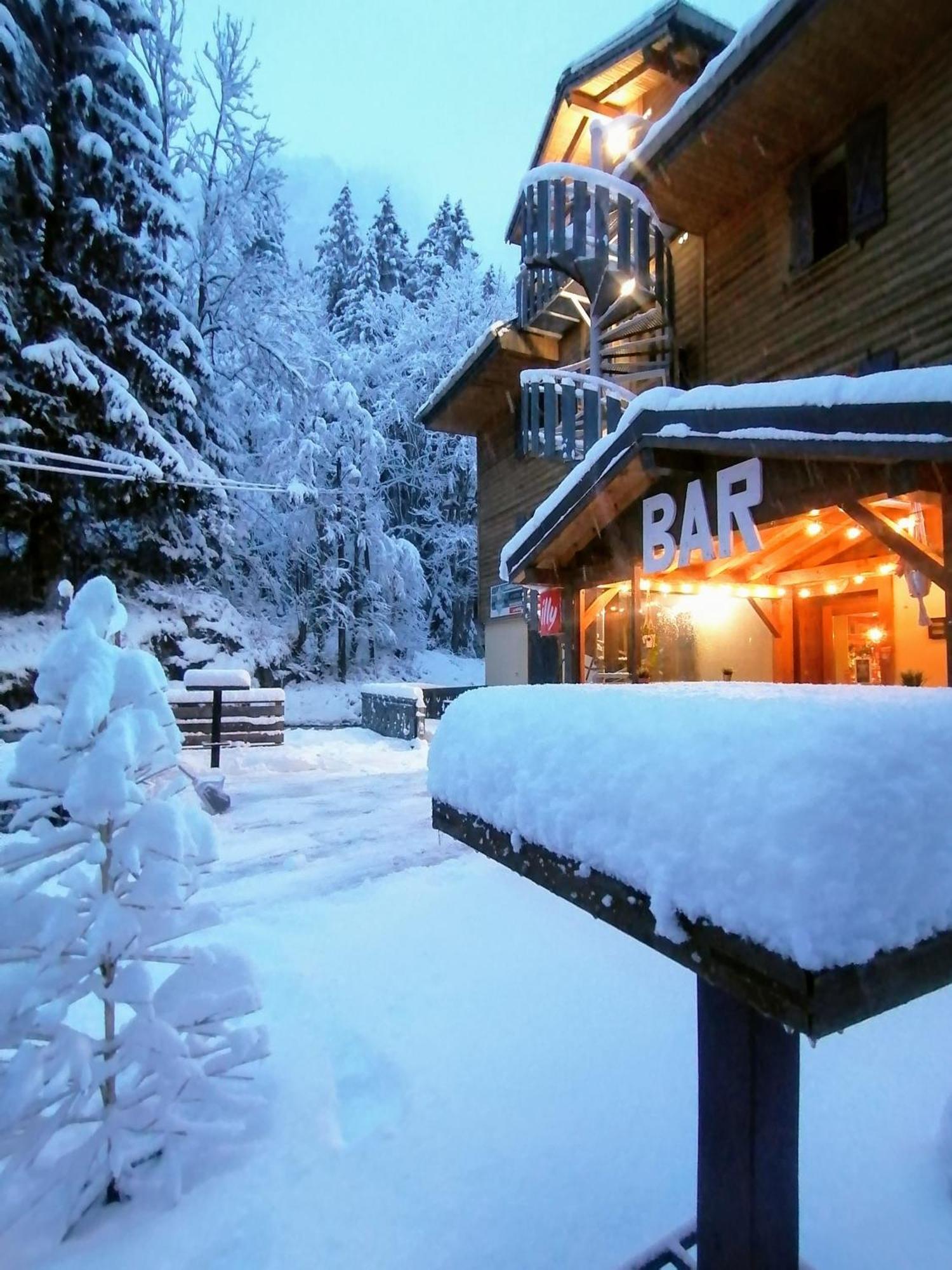 1861 Chatel Hostel Exteriér fotografie